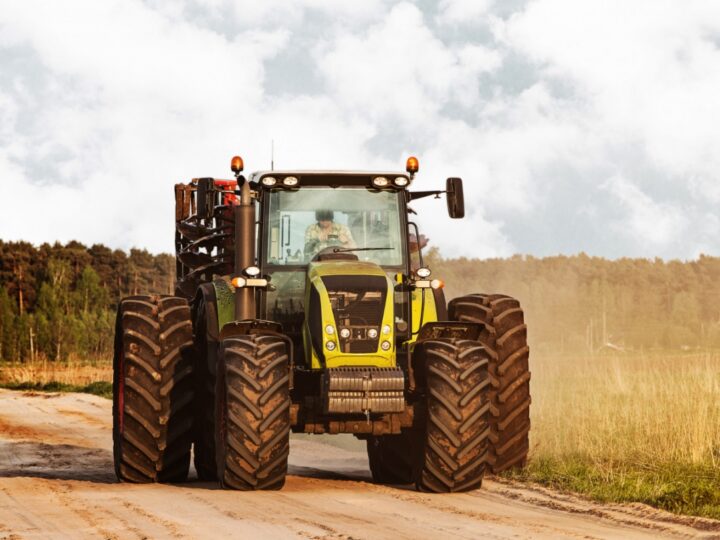 Rolnicy na drogach: Nowa fala protestów z udziałem traktorów w regionie