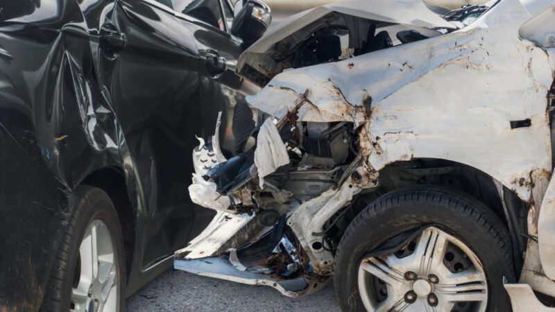 Tragiczne zdarzenie drogowe w Gajewie: trzy osoby hospitalizowane po kolizji trzech pojazdów