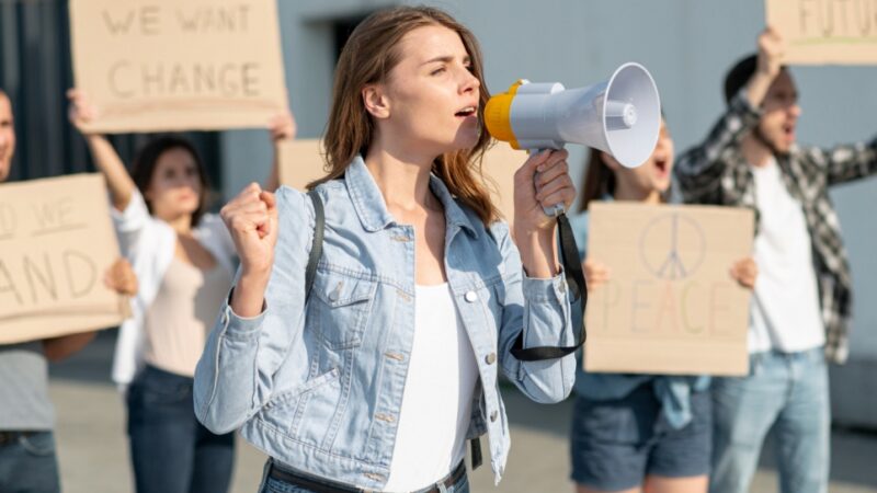 Protesty miejscowych z Ełku i Siedlisk w sprzeciwie przeciwko uciążliwym zapachom w mieście