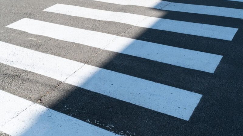 Bezpieczna droga do szkoły: Policja uczy dzieci zasad ruchu drogowego