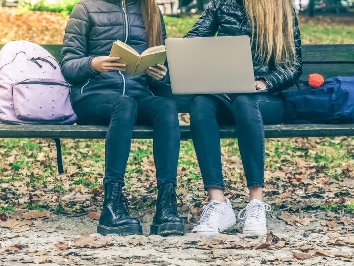 Cyfrowa rewolucja dla seniorów: darmowe szkolenia w bibliotece!