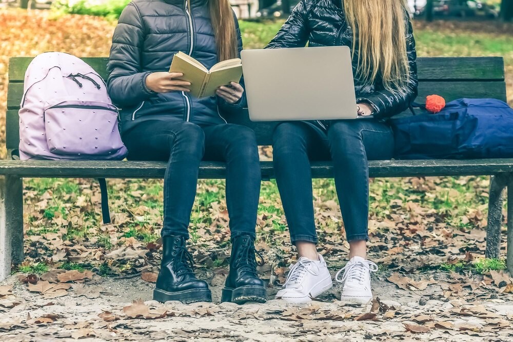 Cyfrowa rewolucja dla seniorów: darmowe szkolenia w bibliotece!