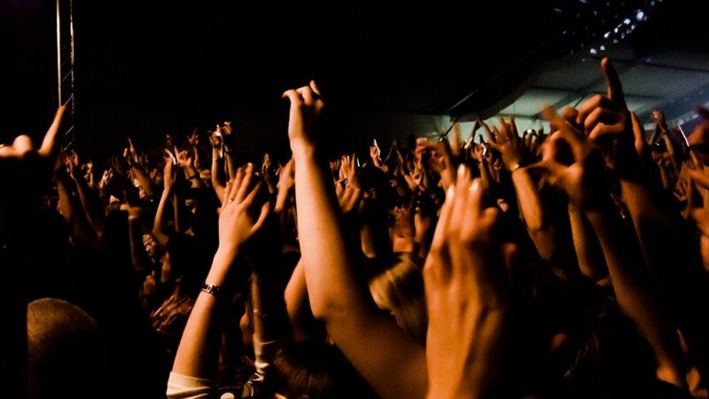 Muzyczne szaleństwo października w Ełku: koncerty, emocje i niezapomniane chwile!