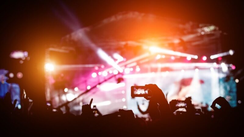 Seniorzy na Scenie: Talent i Radość w Ełku!