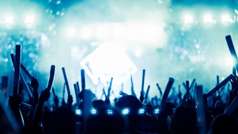 Muzyczna uczta online: Wodecki, Zaucha i Sinatra w Ełku z Piotrem Karpienią