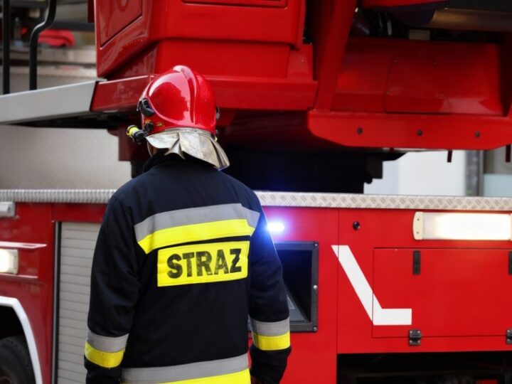 Ełk wspomina bohaterów: Zaduszki mundurowe dla zmarłych strażaków