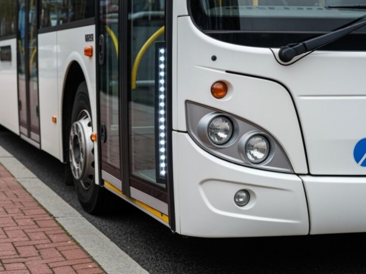 Nowa wiata przystankowa przy ul. Mickiewicza w Ełku