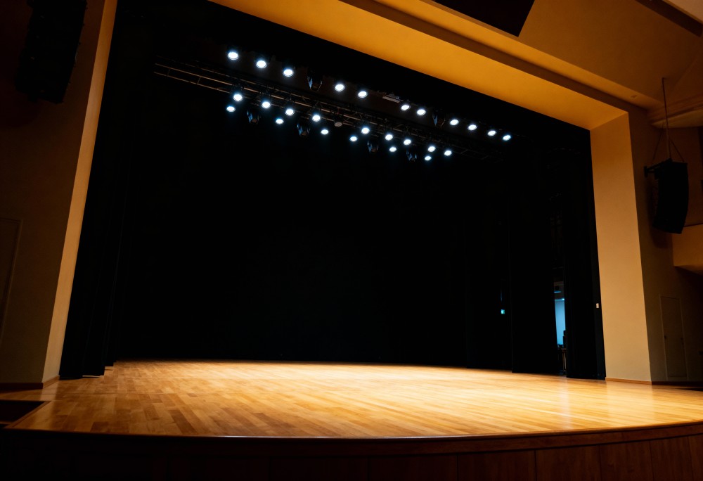 Ptaki krzyczą nieustannie – monodram o dylematach w obliczu zła