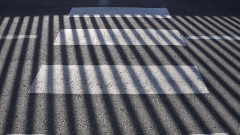 Policja odnajduje zaginioną seniorkę dzięki czujności taksówkarza