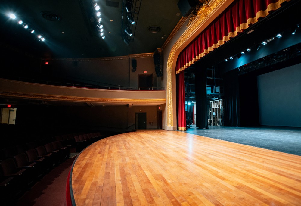 Teatr Scena 55 w Grajewie zaskakuje spektaklem „Kandydatki na żonę