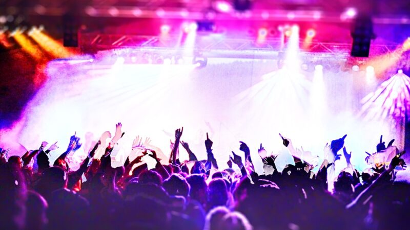 Muzyczne emocje na Dzień Kobiet w Ełku: koncert z niezapomnianymi hitami