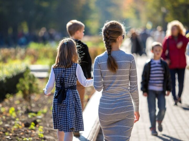 Akademia Małych Stópek: Nowe żłobki i kluby dla spokojnego rozwoju dzieci