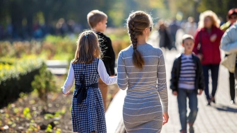 Akademia Małych Stópek: Nowe żłobki i kluby dla spokojnego rozwoju dzieci