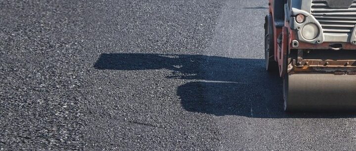 Utrudnienia drogowe w Ełku: zamknięcia w Konieczkach i Stradunach