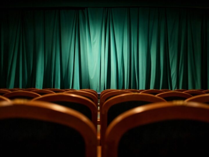 Ostatnia szansa na „Kandydatki na żonę” – spektakl powraca na scenę Teatru Scena 55!