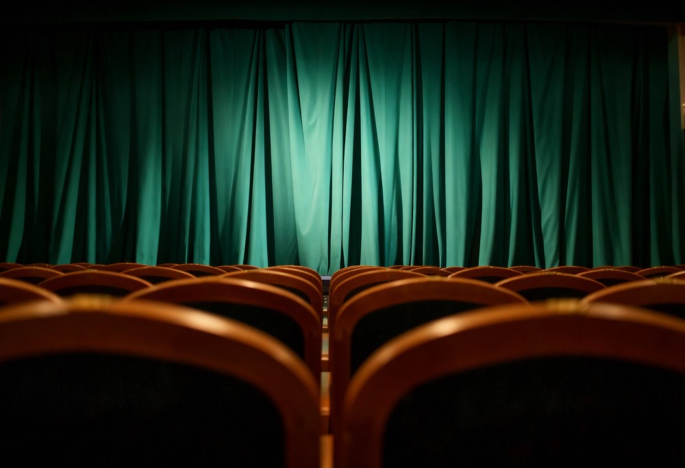 Ostatnia szansa na „Kandydatki na żonę” – spektakl powraca na scenę Teatru Scena 55!