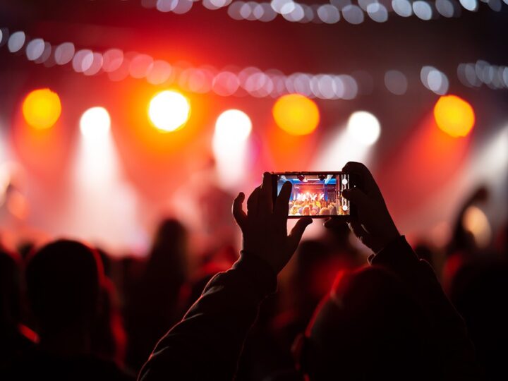 Potańcówka dla Seniorów w Ełku: Muzyczna Noc Pełna Radości!