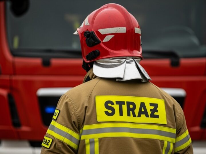 Pożar w Mrozach Wielkich: strażacy walczą z ogniem przez niemal 7 godzin
