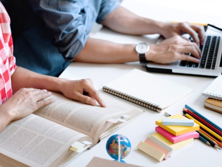 Nowa era edukacji w Woszczelach – umowa na modernizację szkoły podpisana!