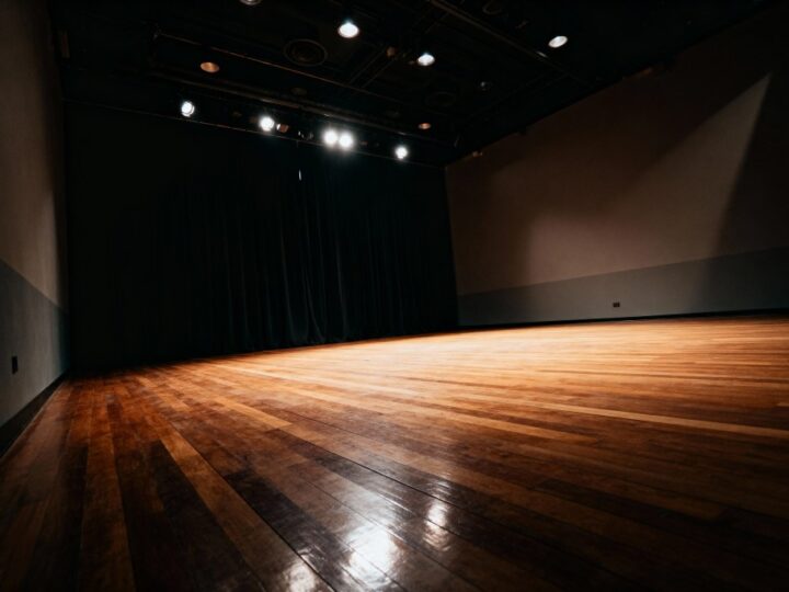 Improwizacje i emocje: niezapomniany wieczór w Ełckim Centrum Kultury