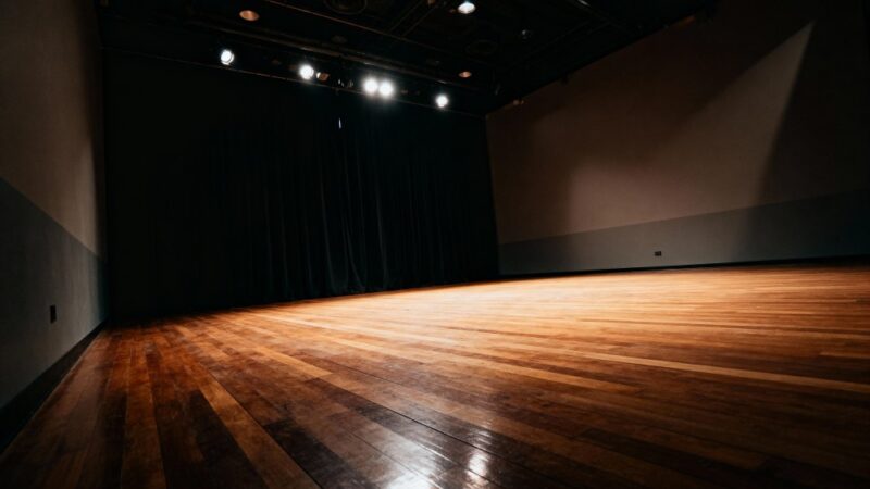 Improwizacje i emocje: niezapomniany wieczór w Ełckim Centrum Kultury