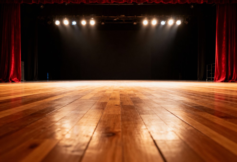 Teatralne emocje na żywo w Ełku z grupami „Impro”!