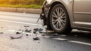 Biskupiec: Opel spadł z wiaduktu do rowu