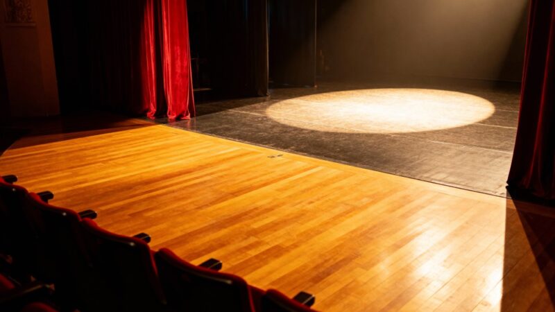 Zanurz się w świat teatru dokumentalnego!