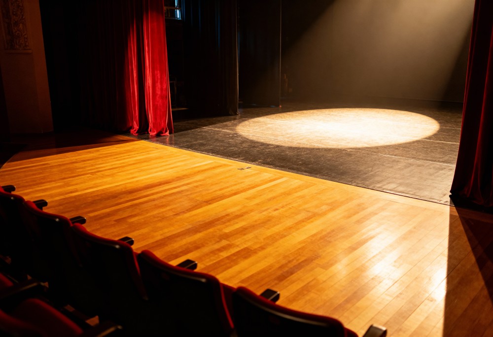 Zanurz się w świat teatru dokumentalnego!
