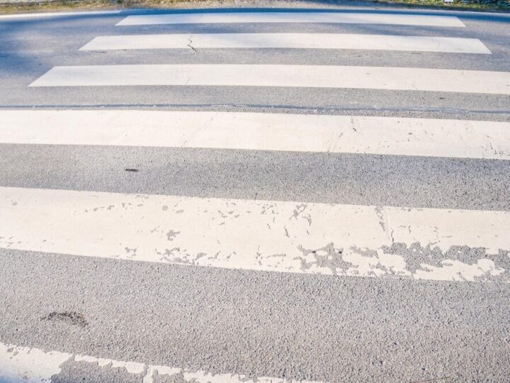 Pociąg towarowy śmiertelnie potrącił 26-latka na torach kolejowych
