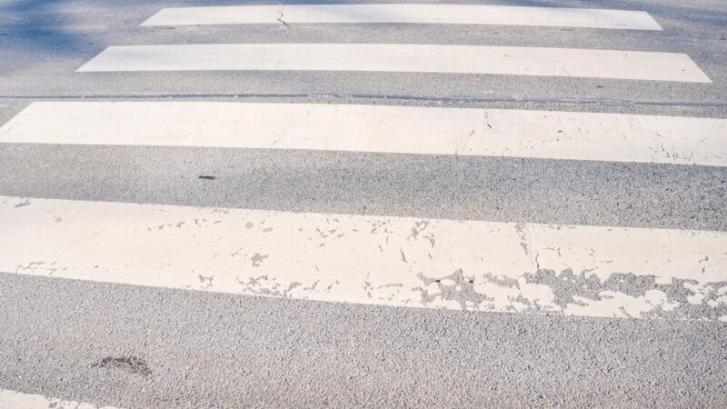 Pociąg towarowy śmiertelnie potrącił 26-latka na torach kolejowych